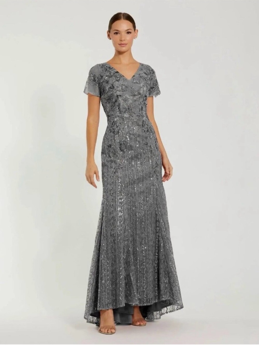 Elegant Mac Duggal Gray Sequin V-Neck Evening Dress